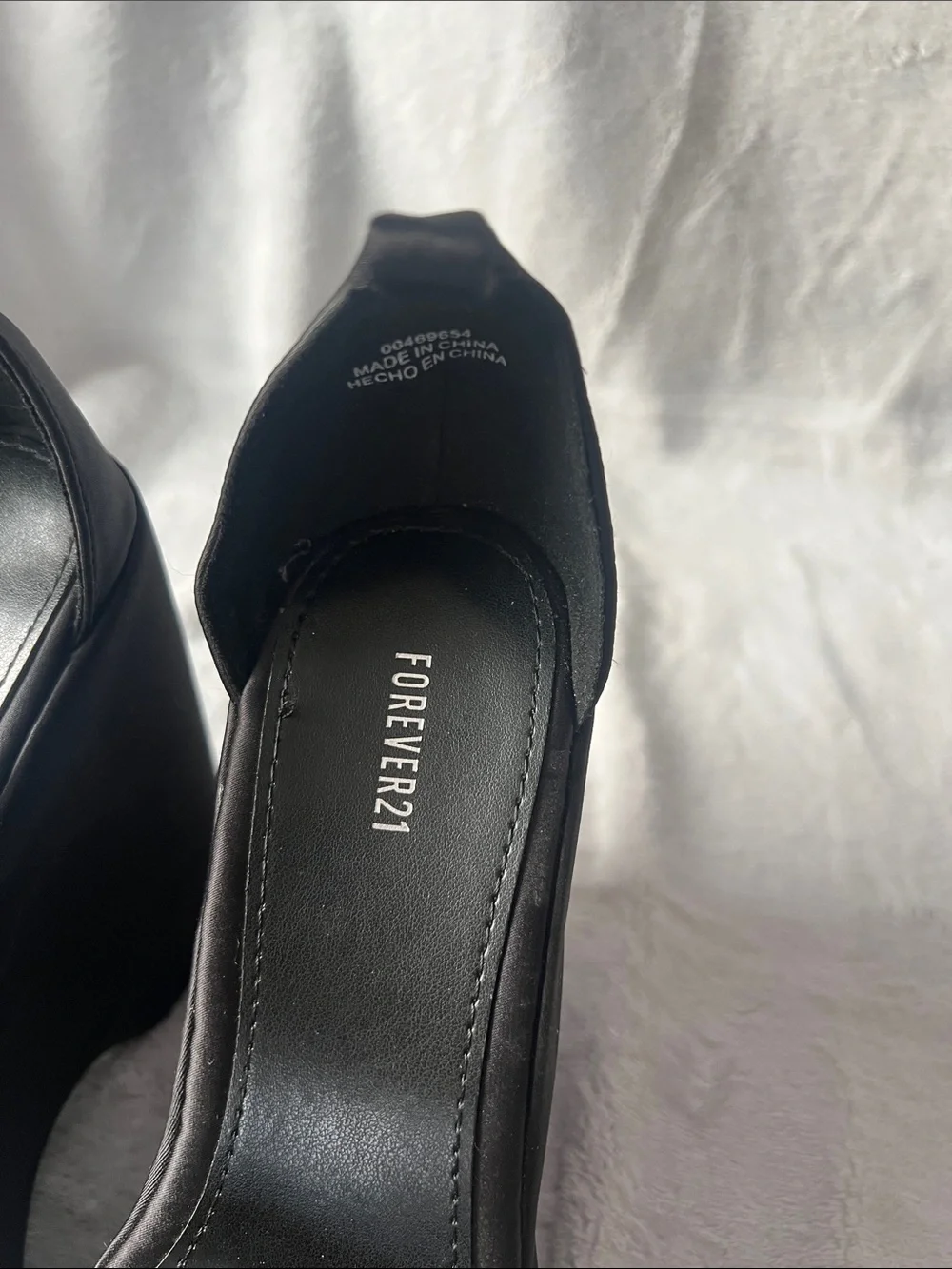 Forever 21 Black Satin Platform Ankle-Strap Sandals size 7.5 women’s.